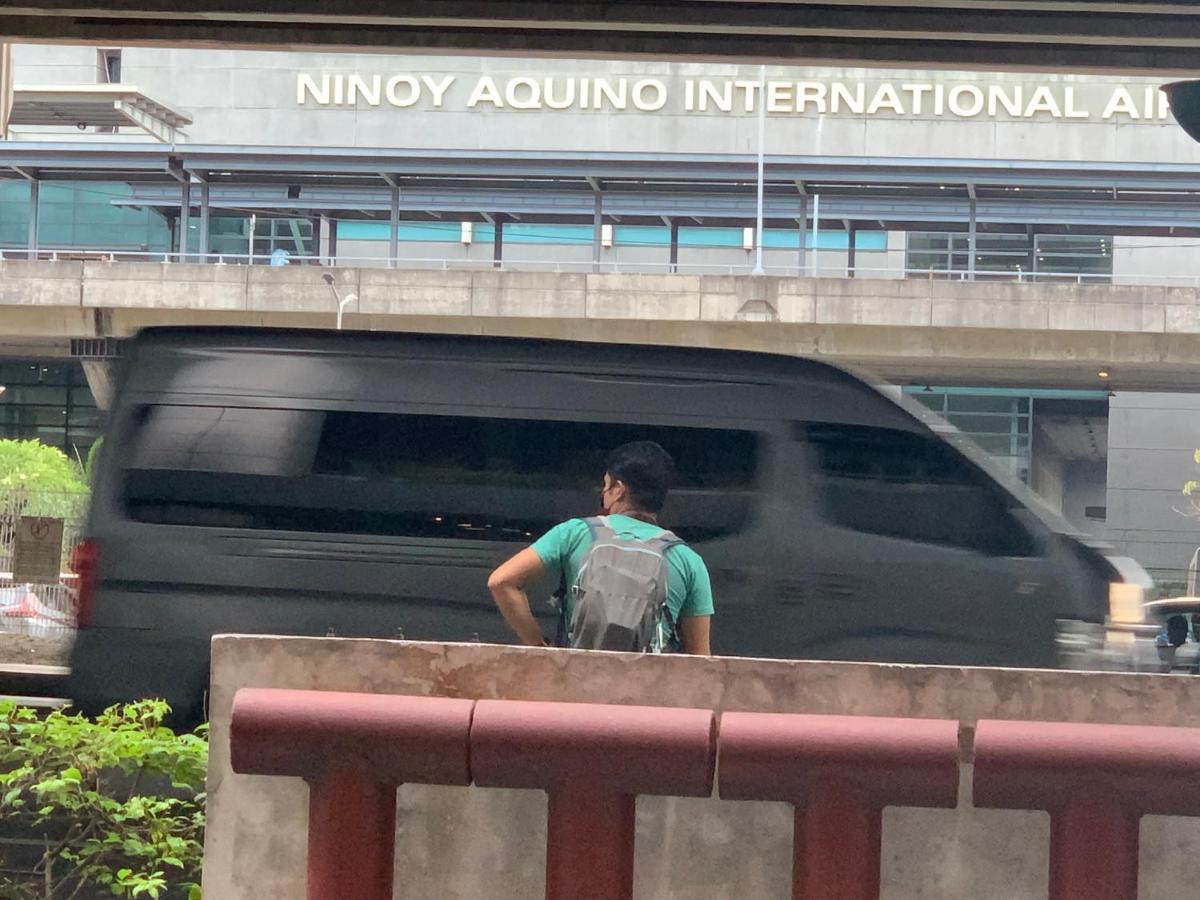 81 Newport Boulevard Cluster 4 - 8F Across Naia Airport, Terminal 3 Pasay Exterior foto