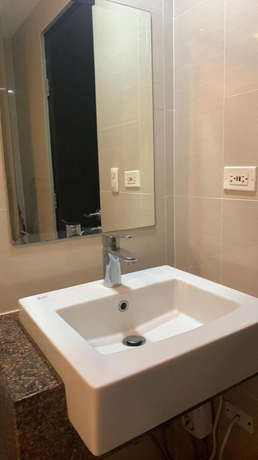 81 Newport Boulevard Cluster 4 - 8F Across Naia Airport, Terminal 3 Pasay Exterior foto