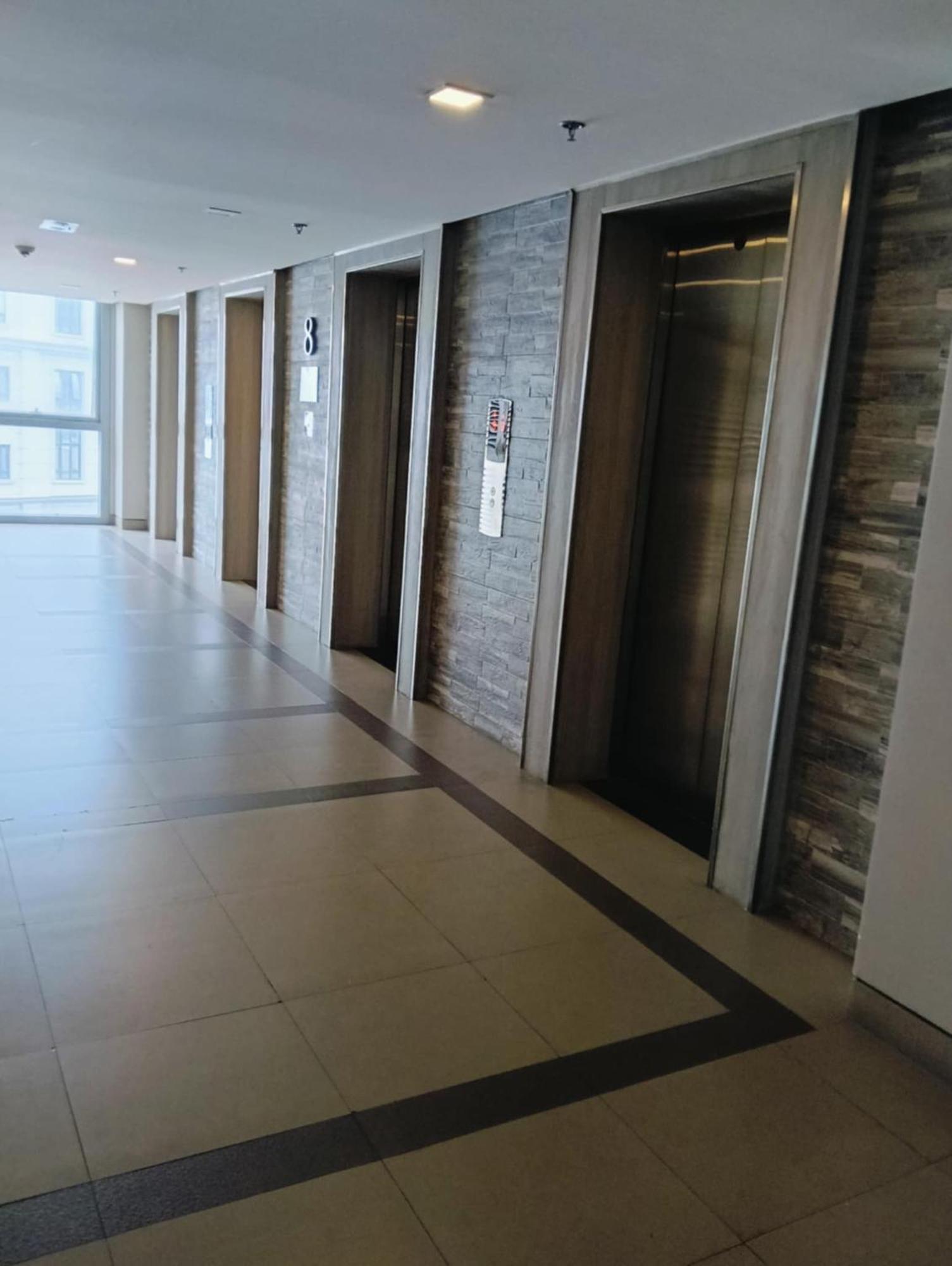 81 Newport Boulevard Cluster 4 - 8F Across Naia Airport, Terminal 3 Pasay Exterior foto